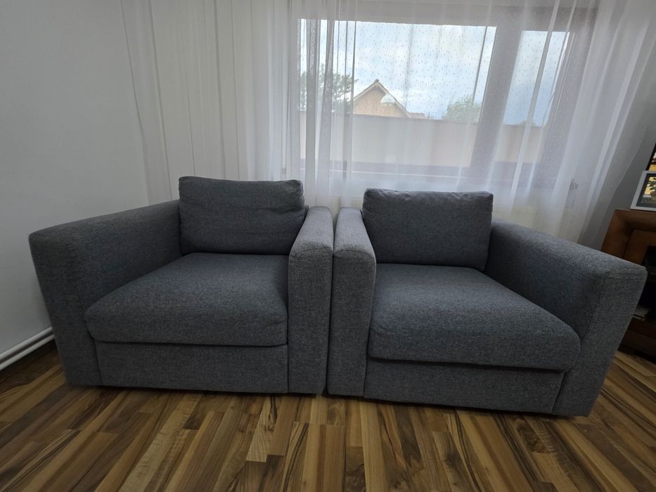 Vând canapea cu 3 locuri împreună cu un set de 2 fotolii și o canapea extensibilă