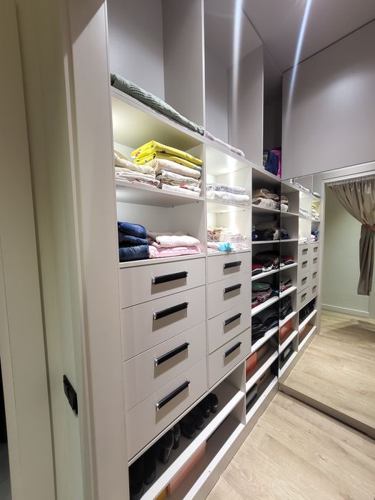 Продаётся  4-х комнатная с ремонтом в NRG Jomiy