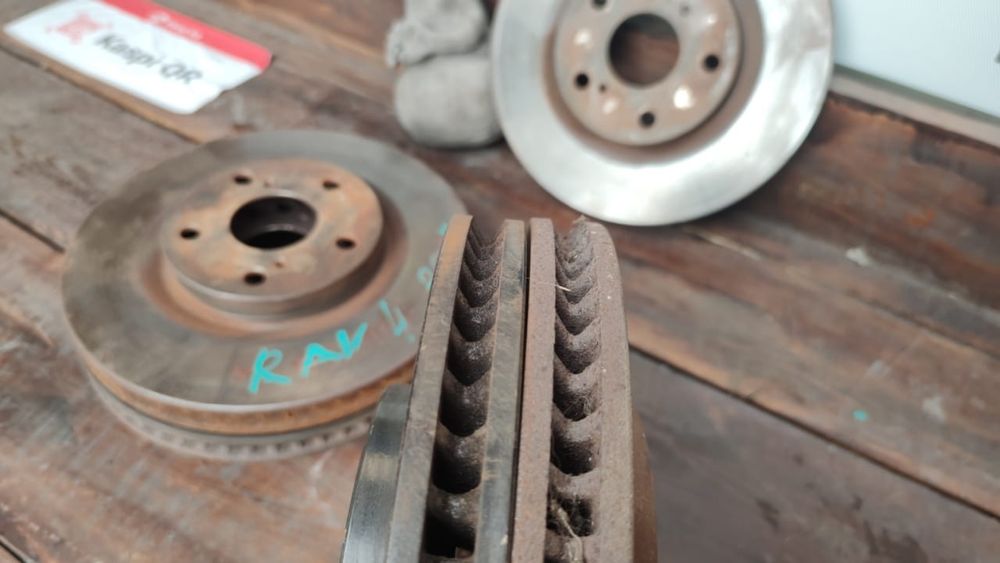 Передние тормозные диски Rav4