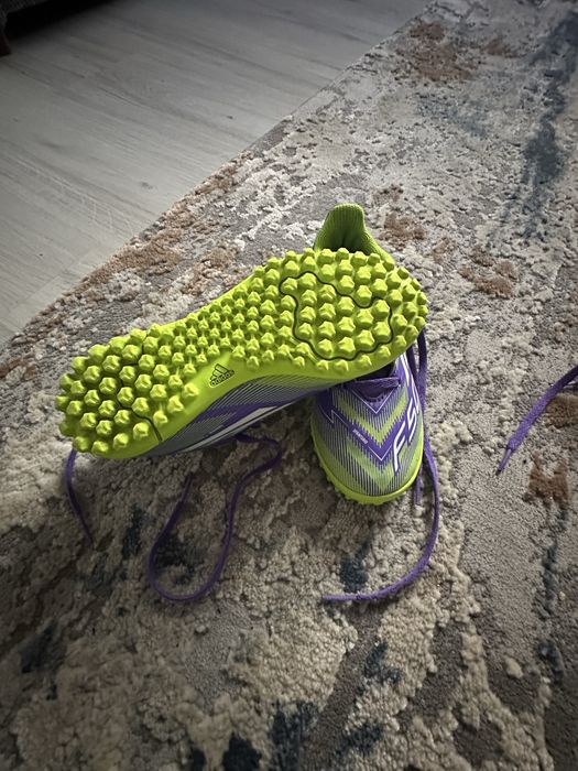 Adidas F50 Ghete sintetic si teren iarba  marimea 31 pentru copii