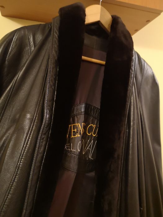 Vând haină din piele naturală