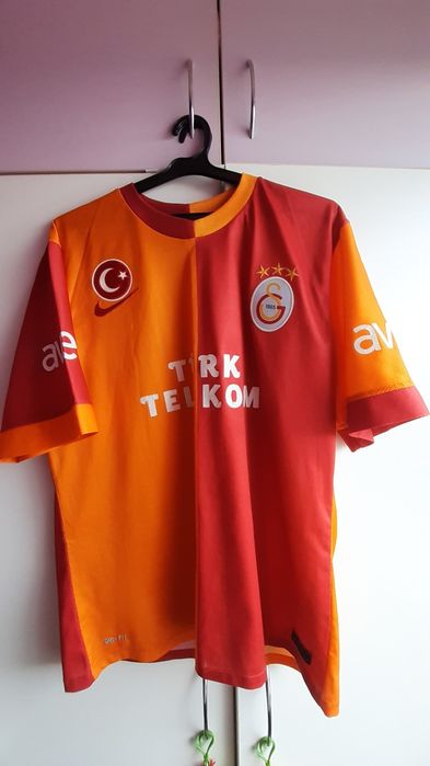 Футболни фланелки на Galatasaray и Trabzonspor оригинални