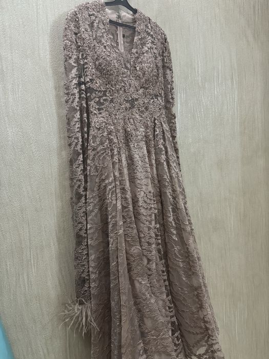 Вечернее платье со шлейфом