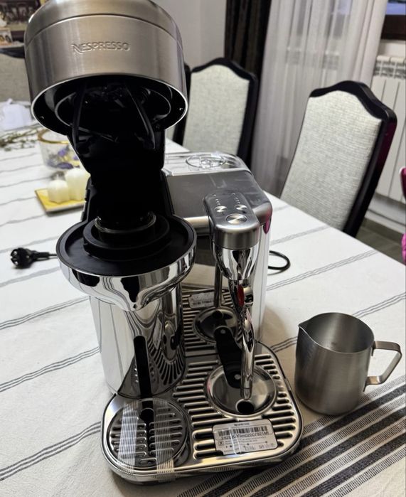 Vand Espressor Vertuo Creatista +100 capsule de cafea;