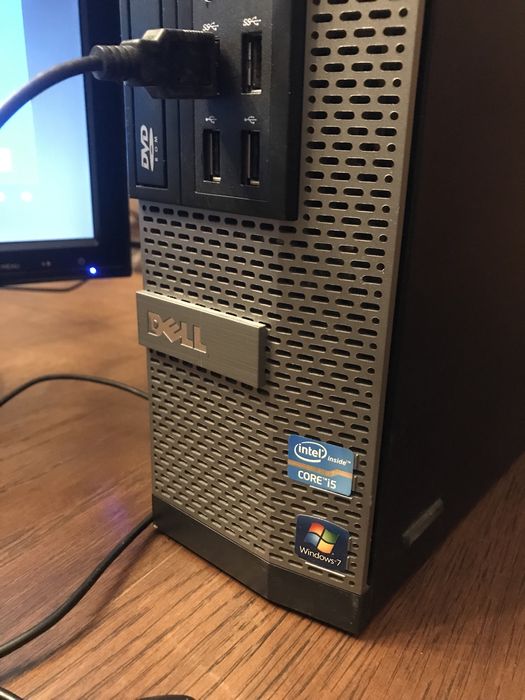 DELL Компютър заедно с монитор, клавиатура и мишка комплект