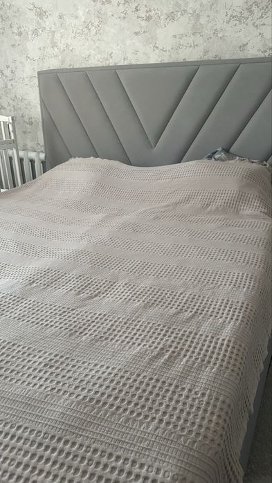 Продам кровать с матрасом 1.80/2