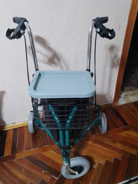 Ходунки инвалидные на калесах