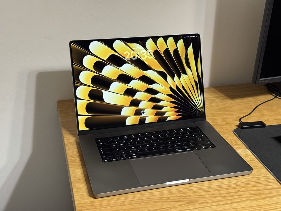 Apple Macbook Pro 16 inch, M1 Max, 32GB, 1TB, Space Gray Bucuresti