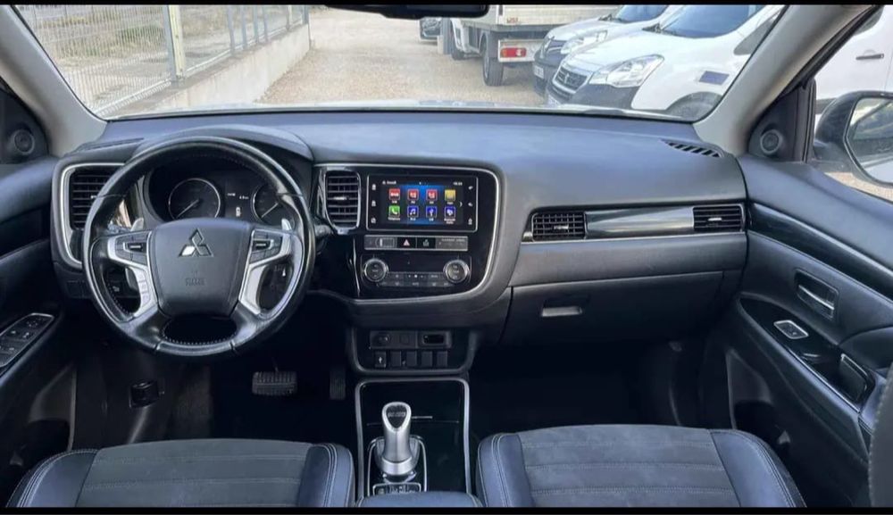 Mitsubishi Outlander PHEV, хибрид 2.4, 236 к.с.
