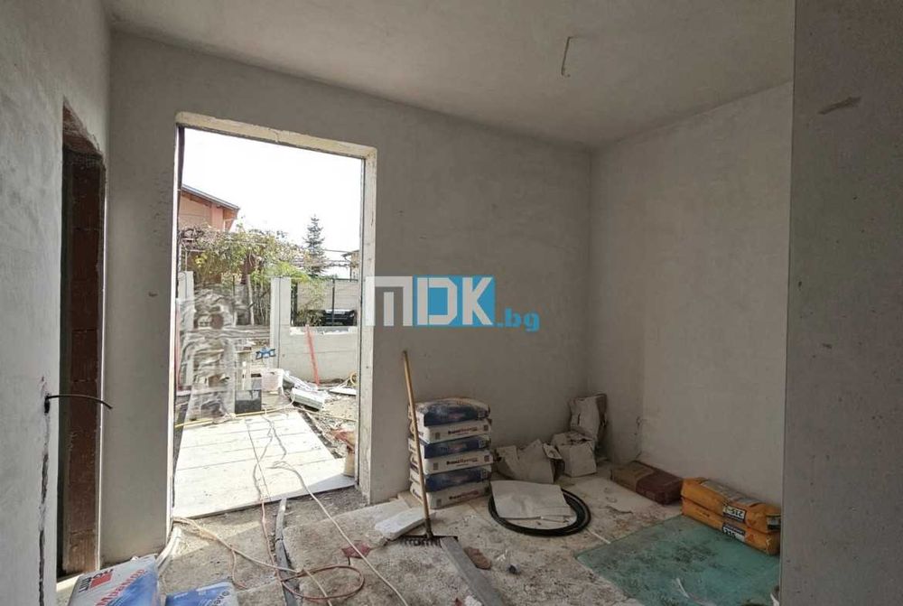 Двуетажна къща с 3 спални