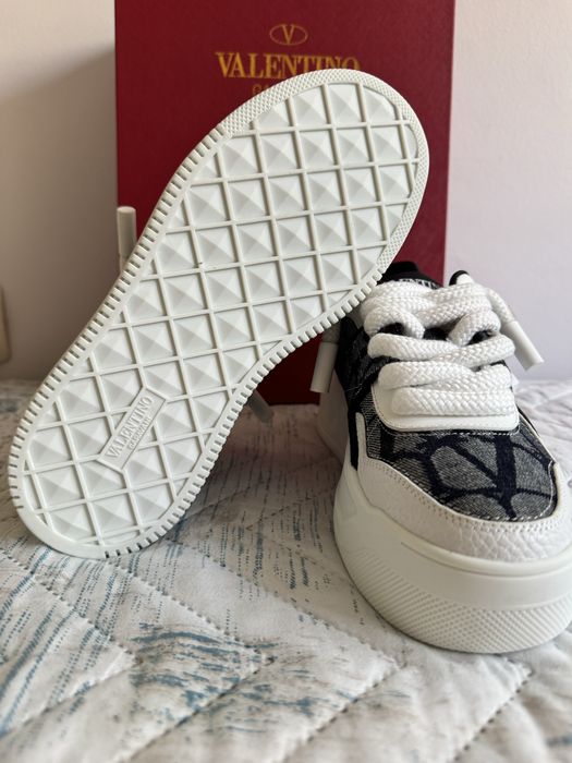 Обувки Valentino