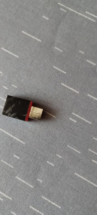 Tenda Wireless cu folie pe el