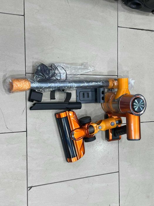 НОВА! Ръчна Прахосмукачка Kesser / 2 в 1
