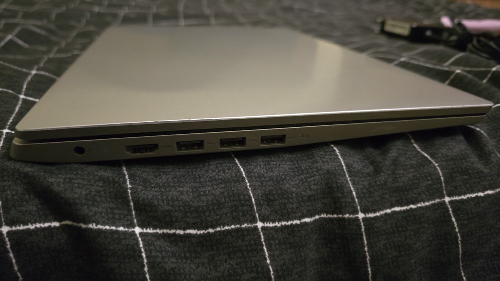 Lenovo IdeaPad S145 cu tastatura Spaniola