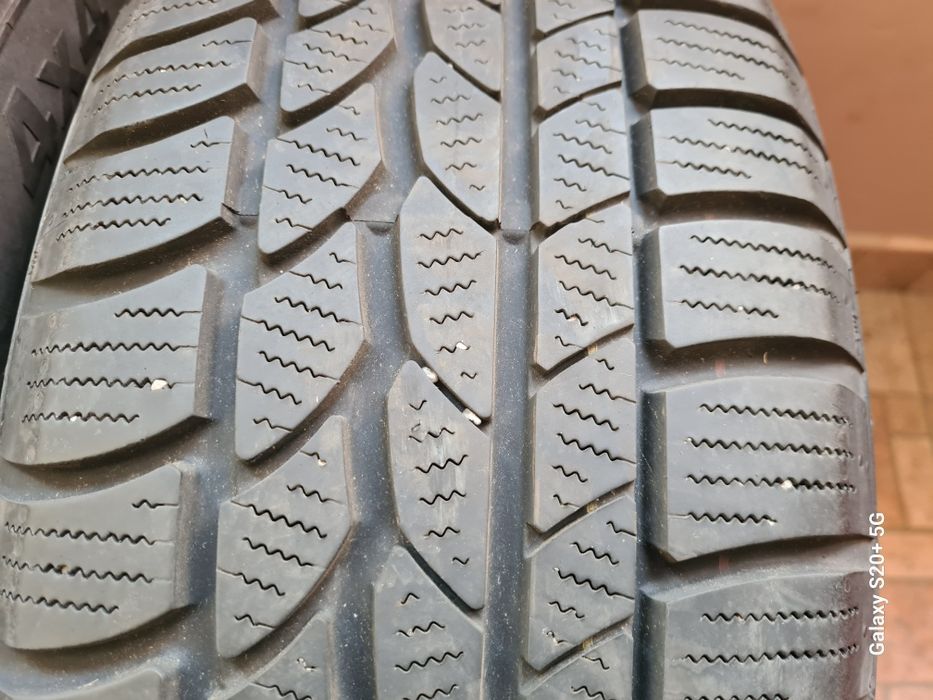 215/60R17 Continental