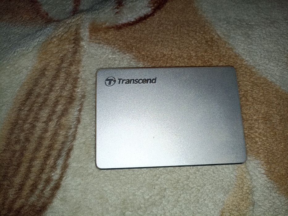 Внешний жоский диск очень легко подключается через провод таипси