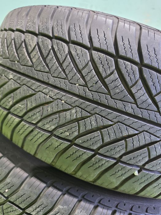 2 бр зимни 245/45/18 Goodyear