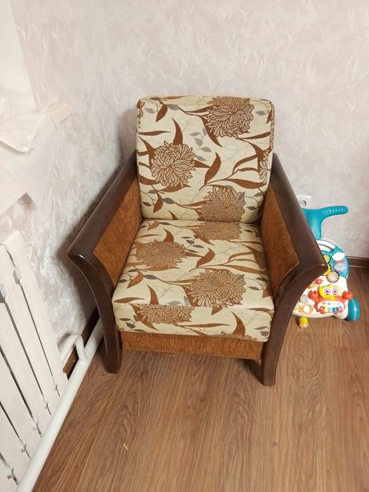 Продам диван с креслом