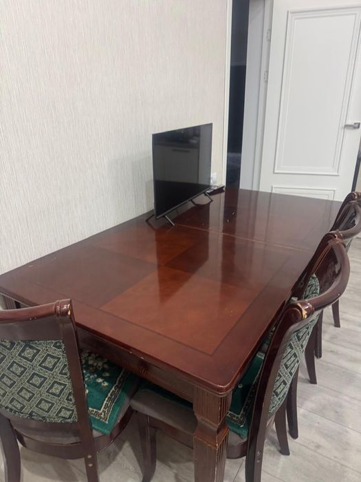 стол и 8 стульев