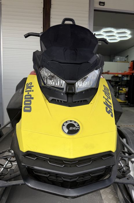 Snowmobile Skidoo 850   164