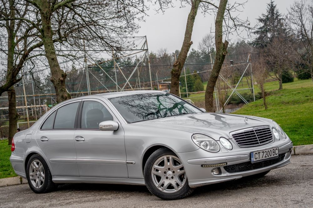 Mercedes W211  седан