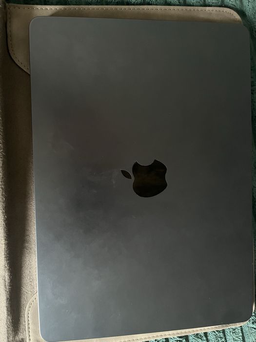 Продам MacBook Air M2 (2022)
