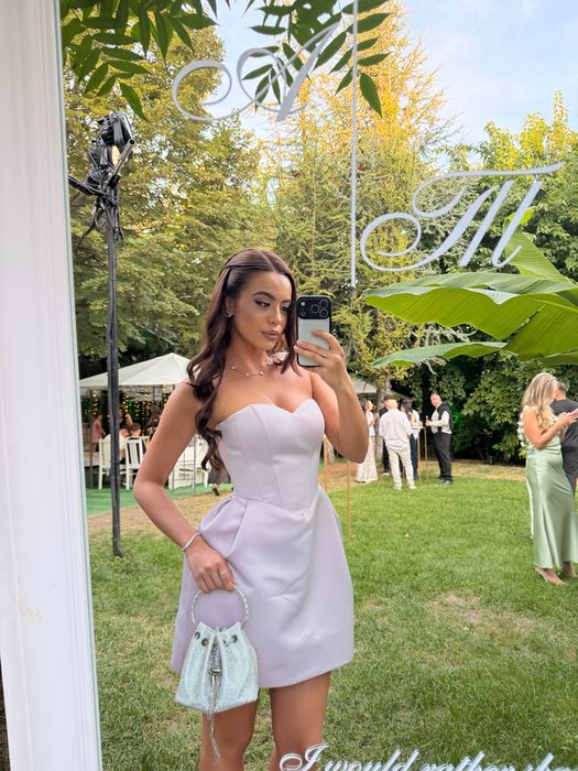 Елегантна рокля