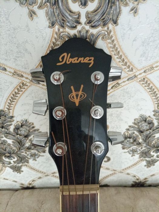 Gitara banez akustik