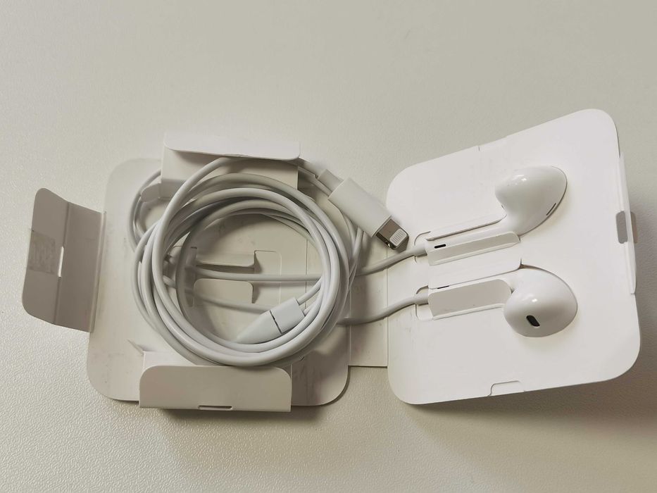 Apple Earpods с Lightning конектор, MWTY3ZM/A слушалки с кабел