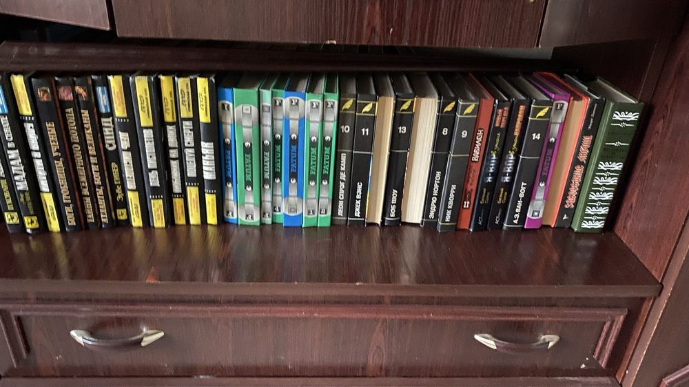 Срочно продается книги