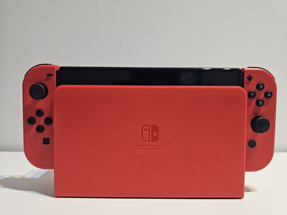 Nintendo Switch OLED Mario Red Edition + Controller Pro Monster Hunter