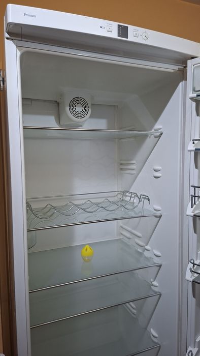 Vând mobilier( diferite dimensiuni)frigider si covor