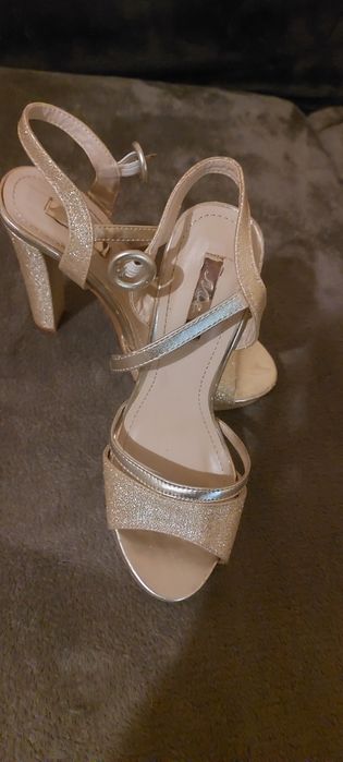 Âncălțăminte de vânzare