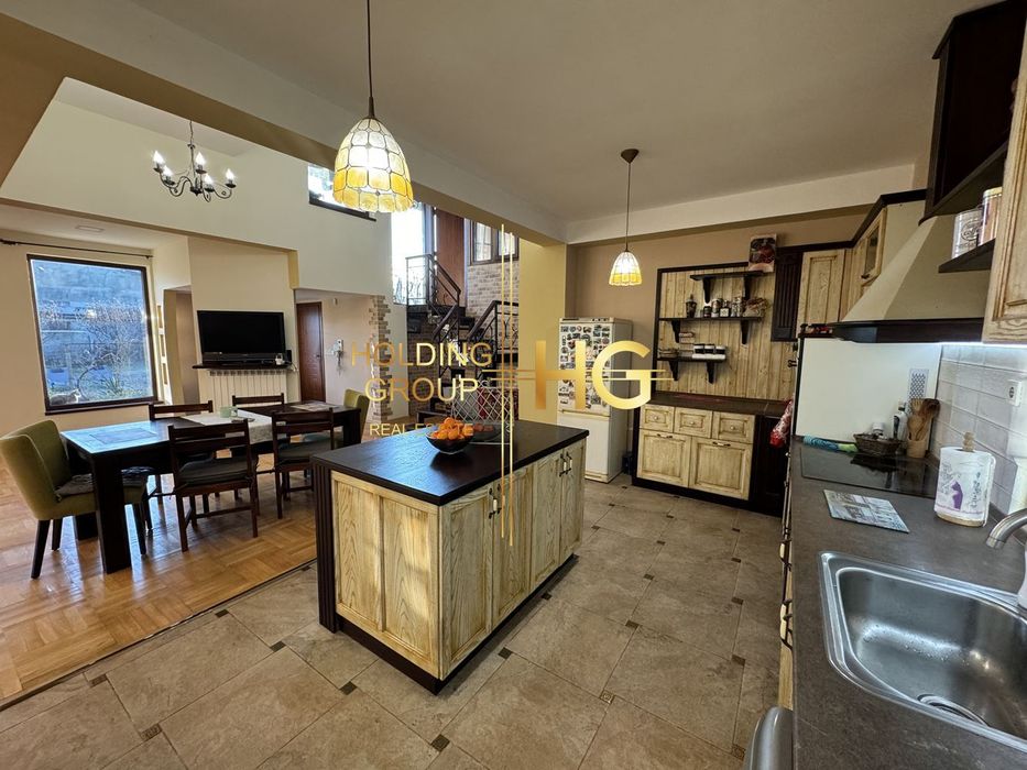 Къща в Добрич, област-с.Приморци площ 300 цена 218000