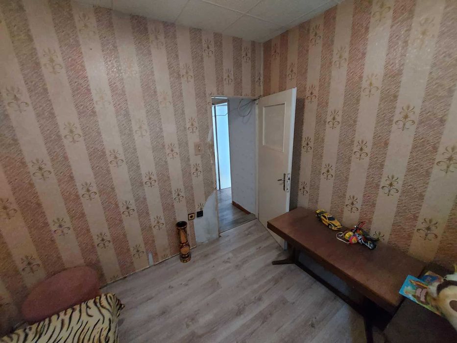 Двустаен апартамент, Пазара