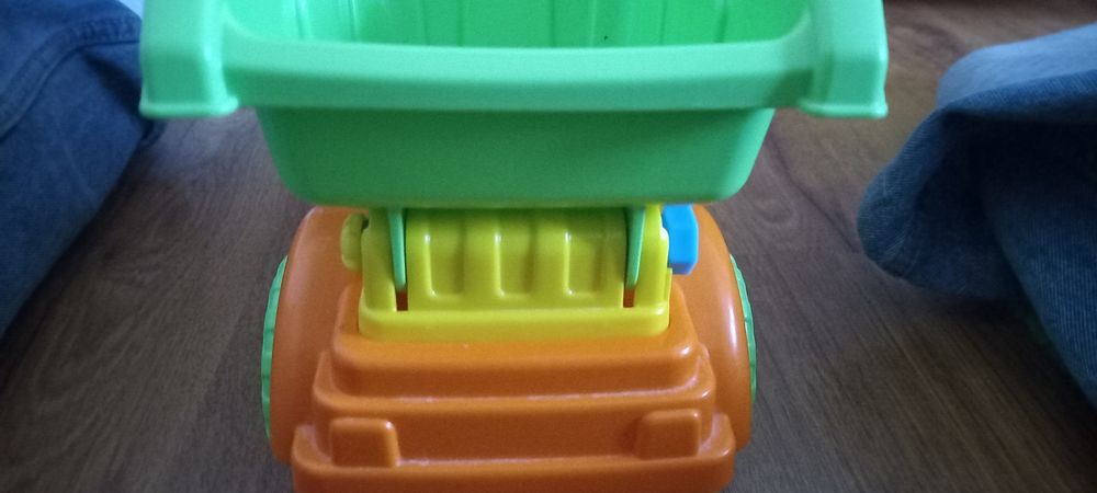 Грузовик игрушечный для детей