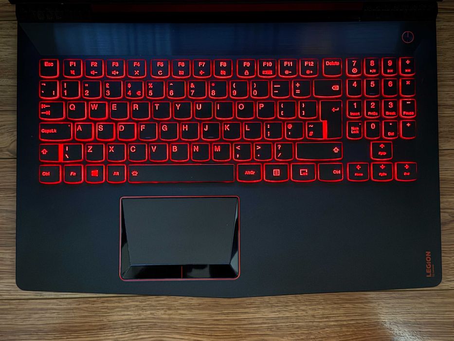Lenovo Legion Y520`Core i7-7700HQ/GTX 1050Ti/12GB RAM/256GB SSD+1TB HDD/Full HD IPS