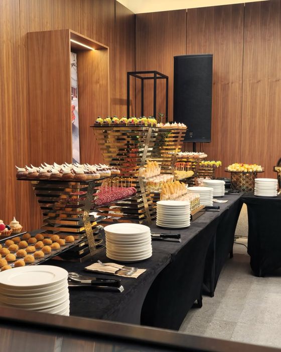 Услуги кейтеринга: - Шведский стол - Кофе-брейк - Аренда оборудования