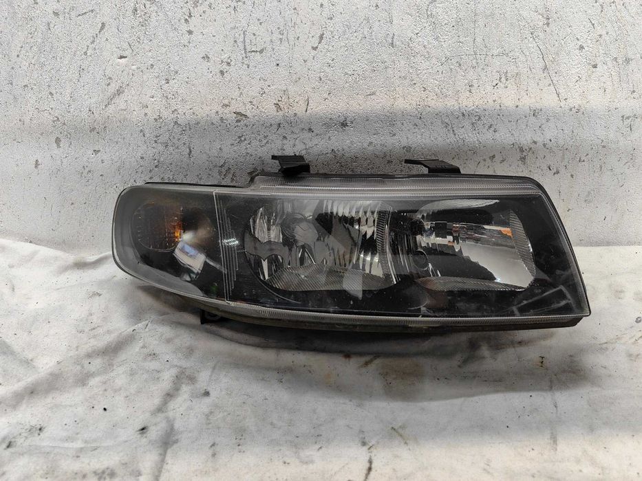 Оригинален фар Сеат Толедо  Seat Toledo
