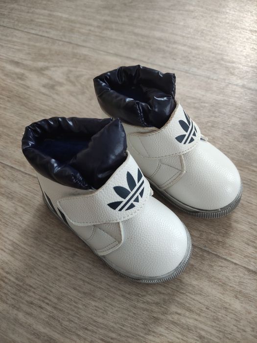 Продам детскую обувь