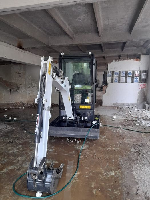 Inchirieri utilaje constructi bobcat perie miniexcavator picon