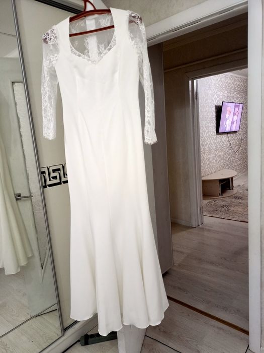 Продам платье белое размер 42-44