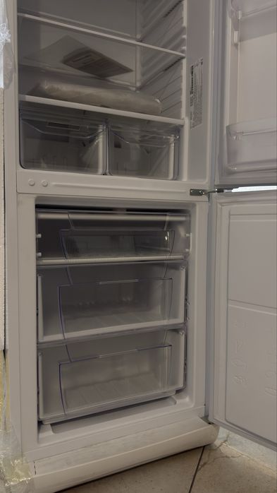 Холодильник Indesit ES 16A