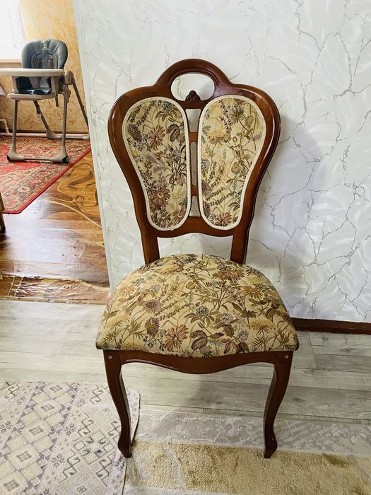 Продам стол с стулями