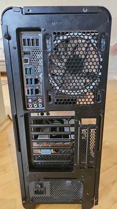 Геймърски Компютър + Монитор (Rx 580 8GB, 16GB DDR4 2133Mhz, i7-5830K)