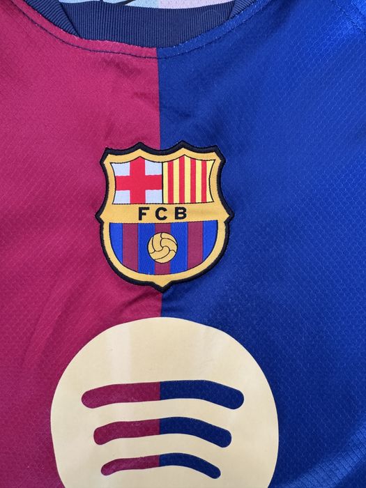 тениска с дълъг ръкав на Ламин Ямал