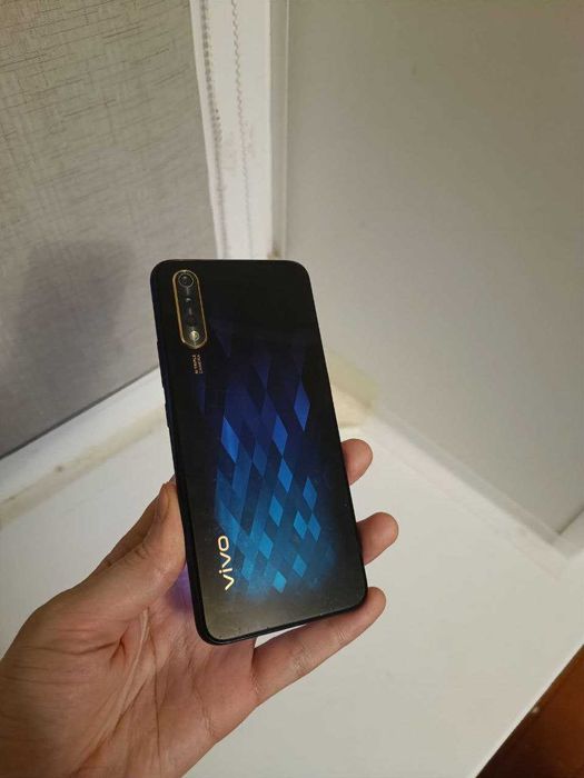 Телефон VIVO V17Neo