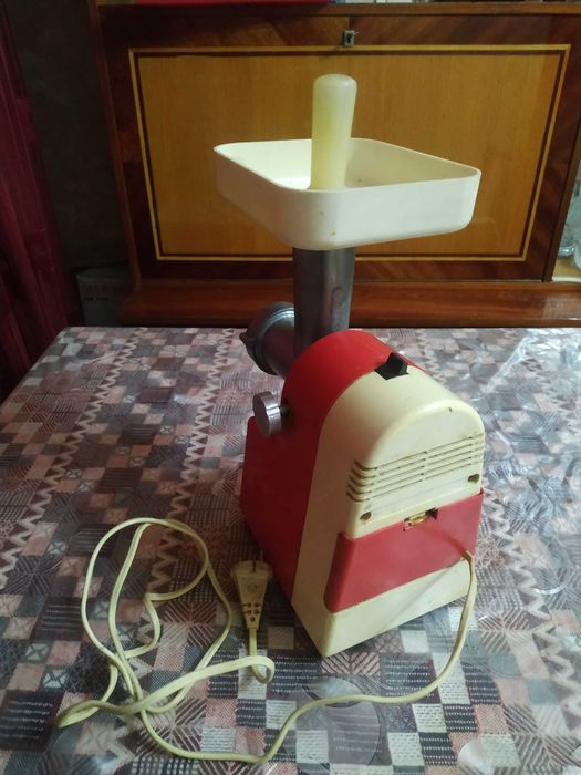 Продается советская электромясорубка