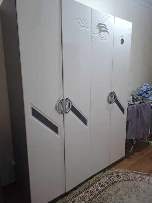 Продам шкаф с тумбой