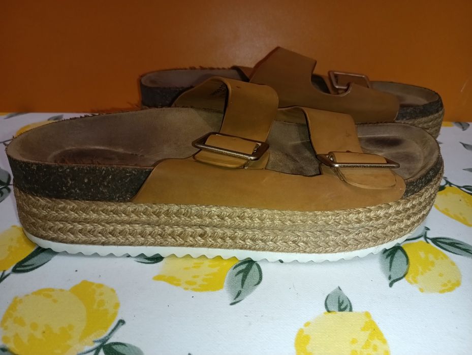 Pull & Bear N 40 кожени чехли - 19 лв